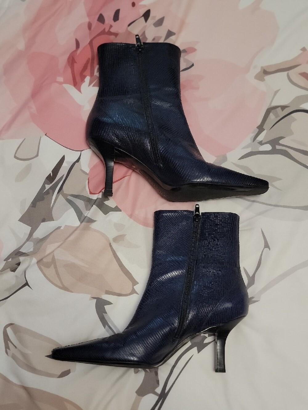 GIANNI BINI size 7 Pointed Toe Ankle Boot - Navy Reptile - Picture 2 of 6
